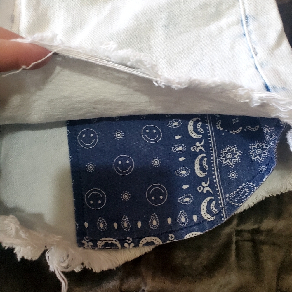 Old Navy Jean Shorts - Picture 3 of 4